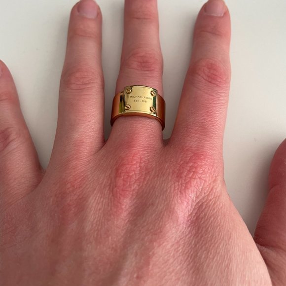 Michael Kors Logo Plate Ring Sz 8 - Picture 2 of 5